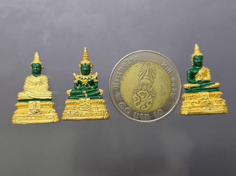 พระแก้วมรกต 3 ฤดู รุ่นเทอดพระเกียรติ เนื้อโลหะเคลือบเขียว เครื่องทรงชุบทอง มหาพุทธาภิเษก ณ วัดพระศรีรัตนศาสดาราม ปี2540 พร้อมกล่องเดิม หายาก รูปที่ 9