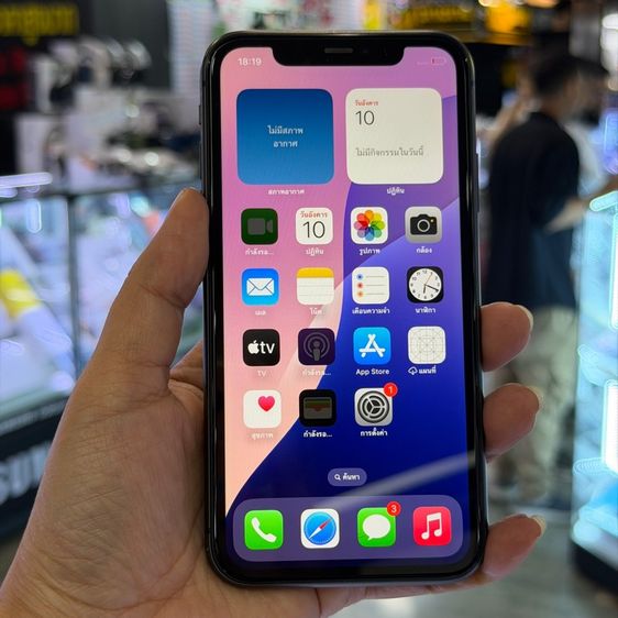 64 GB iPhone11 64GB สีดำ เครื่องศูนย์ โมเดลTH สภาพสวยมากๆ จอมีรอยขนแมวบ้าง😍😍
