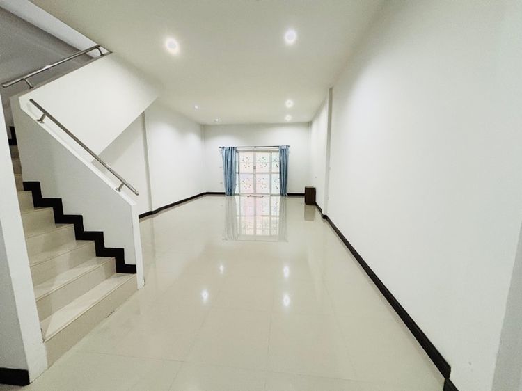 ขายด่วน❗️ ทาวน์เฮาส์สภาพมือหนึ่ง จอดรถยนต์ได้ 2 คัน (บ้านกว้างมาก)  รูปที่ 4