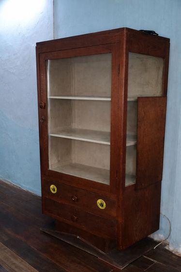 เฟอร์นิเจอร์เก่า ตู้โชว์ไม้โบราณ กระจกหน้าแท้ วินเทจคลาสสิก