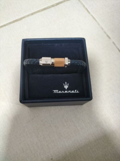 ขายสร้อยข้อมือรุ่นนี้คือ Maserati Jewels Recycled Leather Bracelet รุ่น JM223AVE16 รูปที่ 2