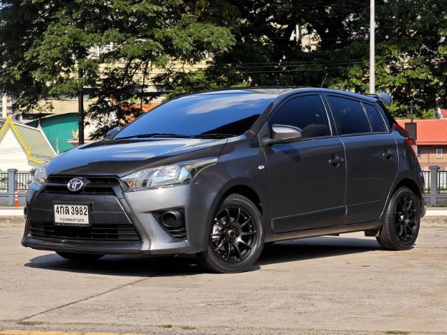 Toyota Yaris 2015 1.2 J Sedan เบนซิน ไม่ติดแก๊ส เกียร์อัตโนมัติ เทา รูปที่ 2