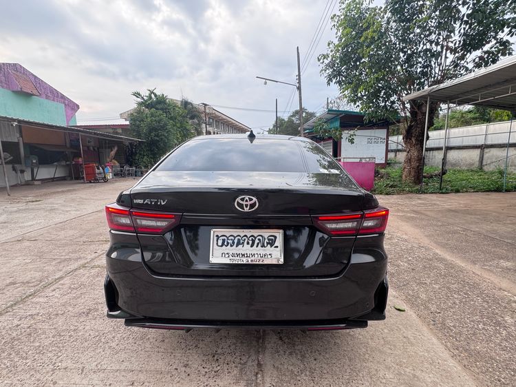 Toyota Yaris ATIV 2024 1.2 Premium Sedan เบนซิน ไม่ติดแก๊ส เกียร์อัตโนมัติ ดำ รูปที่ 2
