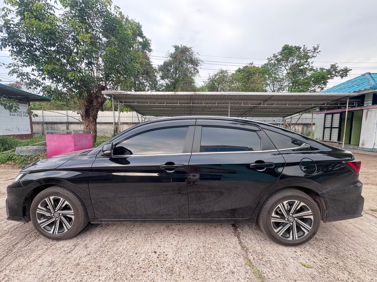 Toyota Yaris ATIV 2024 1.2 Premium Sedan เบนซิน ไม่ติดแก๊ส เกียร์อัตโนมัติ ดำ รูปที่ 3