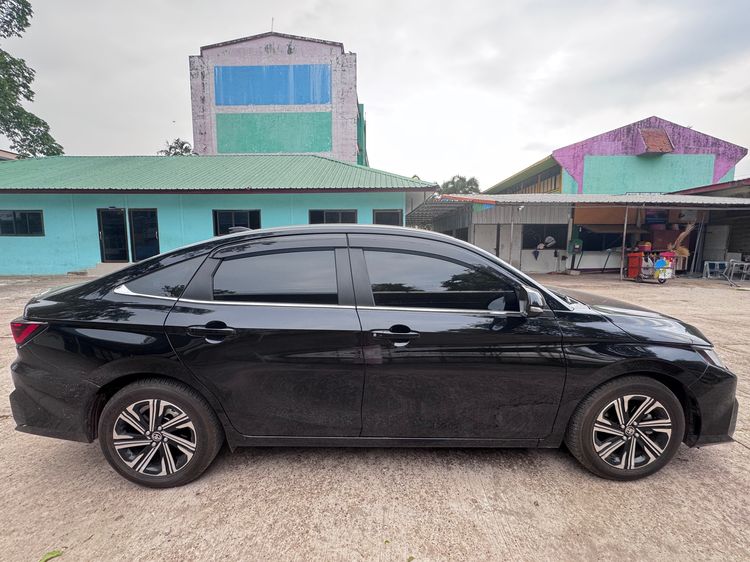 Toyota Yaris ATIV 2024 1.2 Premium Sedan เบนซิน ไม่ติดแก๊ส เกียร์อัตโนมัติ ดำ รูปที่ 4