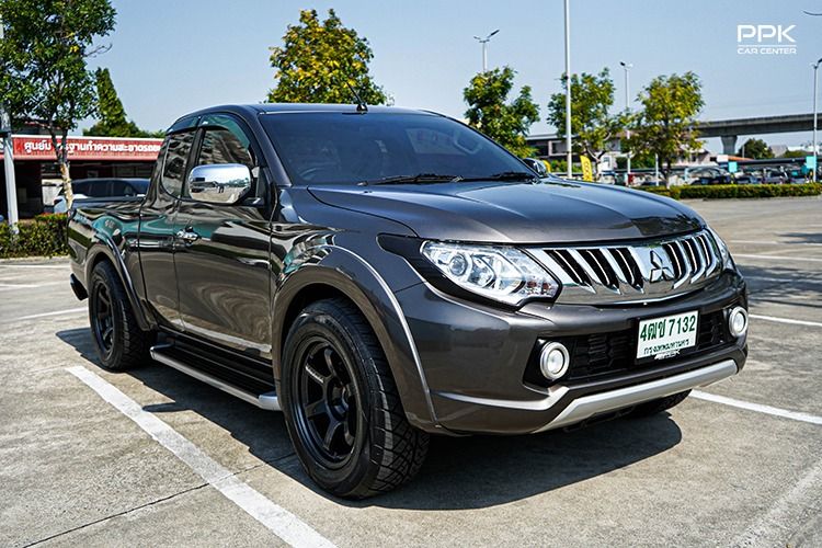 Mitsubishi Triton 2016 2.4 GLS Plus Pickup ดีเซล ไม่ติดแก๊ส เกียร์ธรรมดา เทา รูปที่ 3