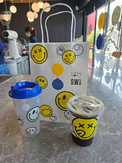 แก้วเปลียนสี Coffee World X S.W.Smiley สุดน่ารัก พร้อมถุงกระดาษ