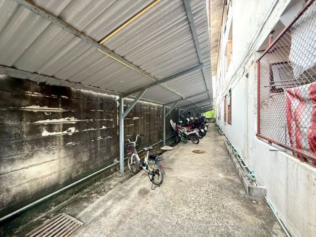 ขาย อพาร์ทเมนท์ 3ชั้น 34ห้อง ไม่มีแอร์ ตั้งอยู่ซอยสุคนธสวัสดิ์ ลาดพร้าว กทม.สนใจโทร0855162685