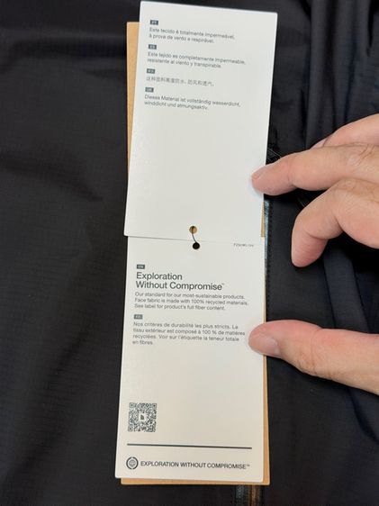 The. North Face Rain Jacket Size L รูปที่ 11