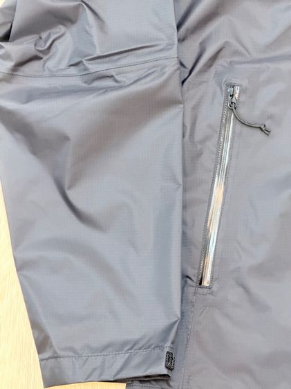 The. North Face Rain Jacket Size L รูปที่ 4
