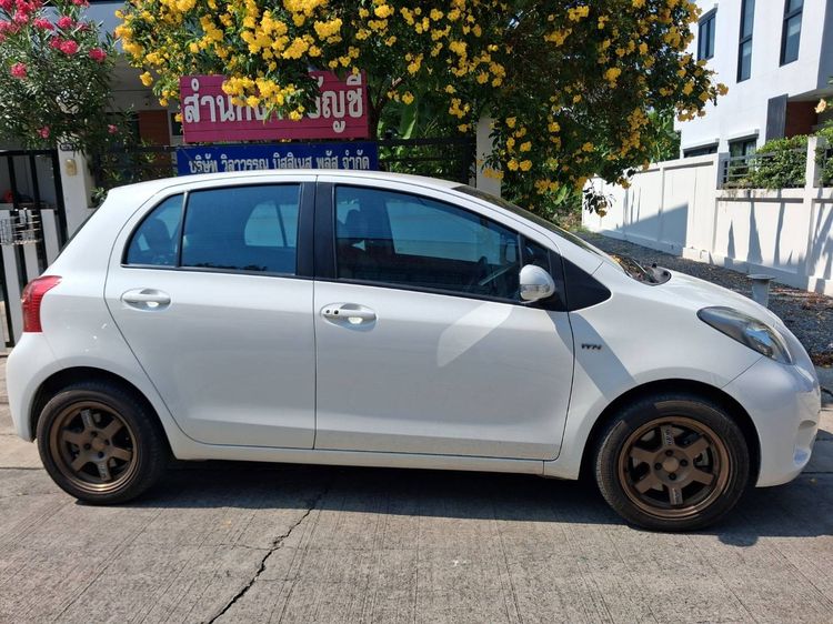 Toyota Yaris 2012 1.5 RS Sedan เบนซิน เกียร์อัตโนมัติ ขาว รูปที่ 3
