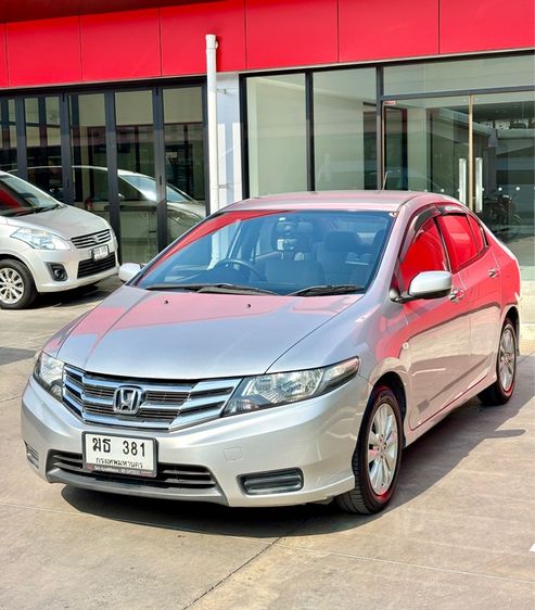 รถ Honda City 1.5 V สี บรอนซ์เงิน