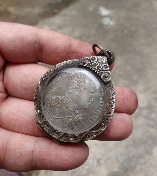 เหรียญเก่าพร้อมตลับ