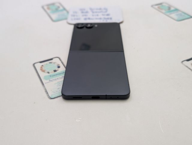 ขาย เทิร์น Samsung Galaxy Z Flip 7 สี Black 256 GB ศูนย์ไทย สภาพสวย อุปกรณ์ครบยกกล่อง ประกันยาว เพียง 18,590 บาท เท่านั้น ครับ รูปที่ 10