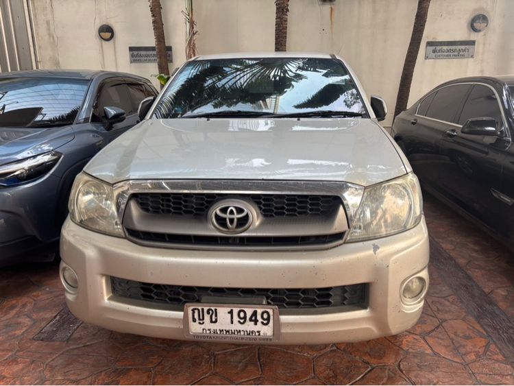 Toyota Hilux Vigo 2010 2.7 E Pickup เบนซิน ไม่ติดแก๊ส เกียร์ธรรมดา บรอนซ์เงิน รูปที่ 2