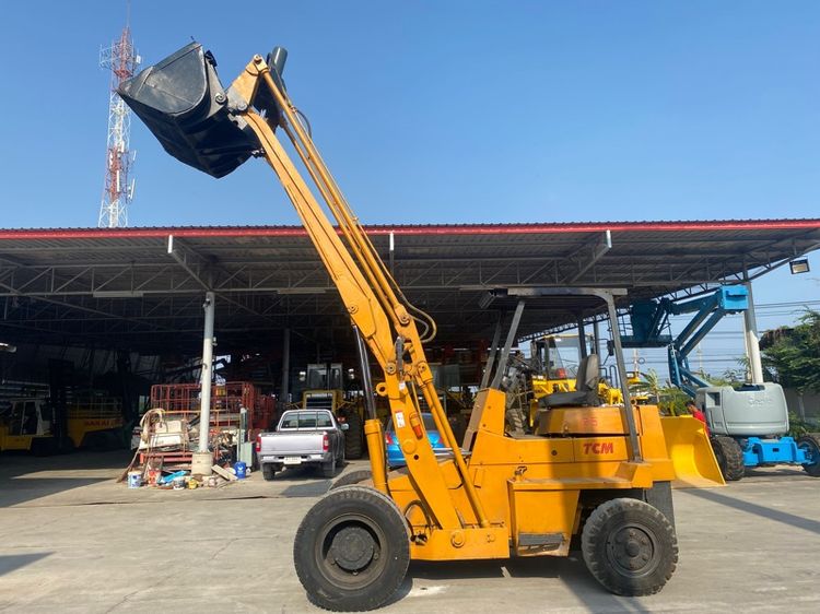 รถตักล้อยาง TCM  รุ่น SD25  แขนยกสูง 4.4 เมตร รถเก่านอกนำเข้า