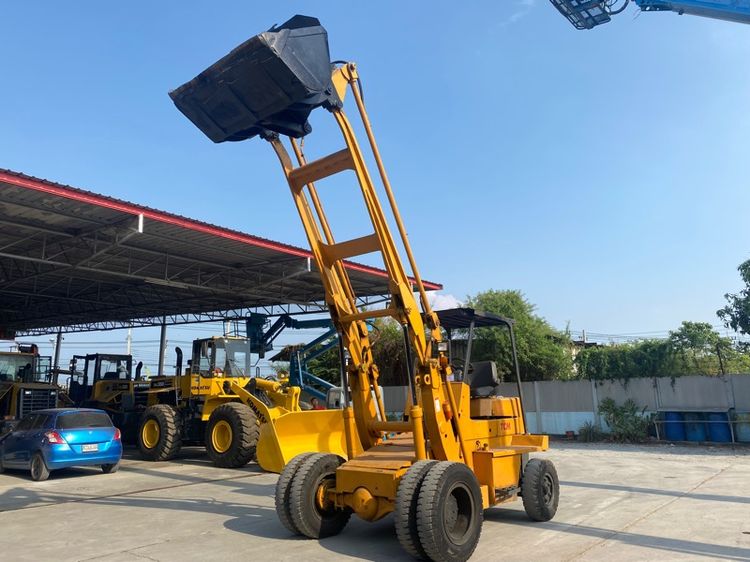 รถตักล้อยาง TCM  รุ่น SD25  แขนยกสูง 4.4 เมตร รถเก่านอกนำเข้า รูปที่ 2