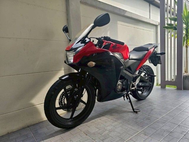 ขาย 18,500.- รถอยู่ตัวเมืองระยอง
HONDA CBR 150 R ซีบีอา สีแดง-ดำ สภาพสวยพร้อมใช้งาน ประหยัดน้ำมัน รถสวย เครื่องเดิมเดิมทั้งคัน รถมือเดียว รถวิ้งน้อย ดูแลรักษาอย่างดี เอกสาร ทะเบียน ครบ ภาษีเต็ม รถเจ้าของขายเอง รถจอดในร่มตลอด สนใจโทร เจ้าของใจดี ครับ รูปที่ 8