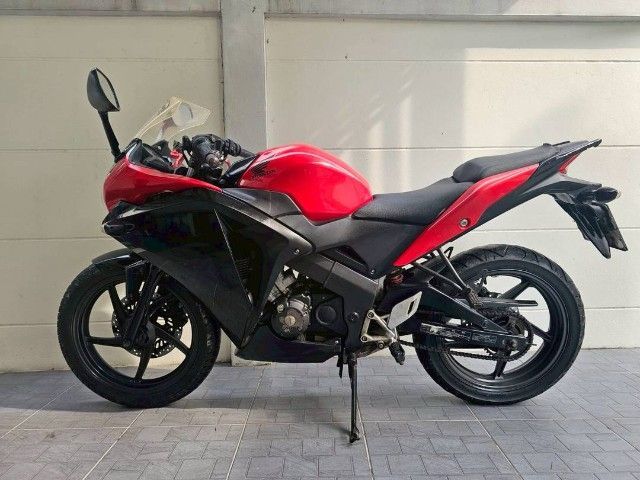 2014 ขาย 18,500.- รถอยู่ตัวเมืองระยอง
HONDA CBR 150 R ซีบีอา สีแดง-ดำ สภาพสวยพร้อมใช้งาน ประหยัดน้ำมัน รถสวย เครื่องเดิมเดิมทั้งคัน รถมือเดียว รถวิ้งน้อย ดูแลรักษาอย่างดี เอกสาร ทะเบียน ครบ ภาษีเต็ม รถเจ้าของขายเอง รถจอดในร่มตลอด สนใจโทร เจ้าของใจดี ครับ