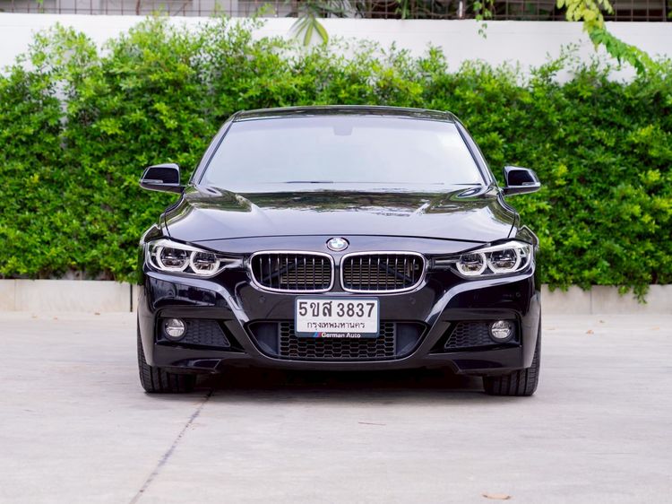 BMW Series 3 2019 330e Sedan ปลั๊กอินไฮบริด (PHEV) ไม่ติดแก๊ส เกียร์อัตโนมัติ ดำ รูปที่ 2