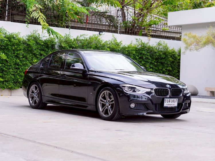 รถ BMW Series 3 330e สี ดำ