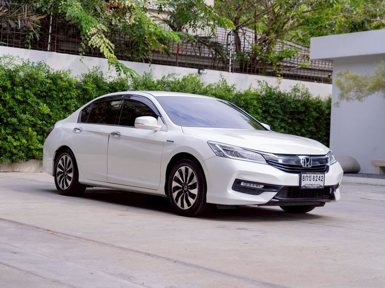 รถ Honda Accord 2.0 Hybrid สี ขาว
