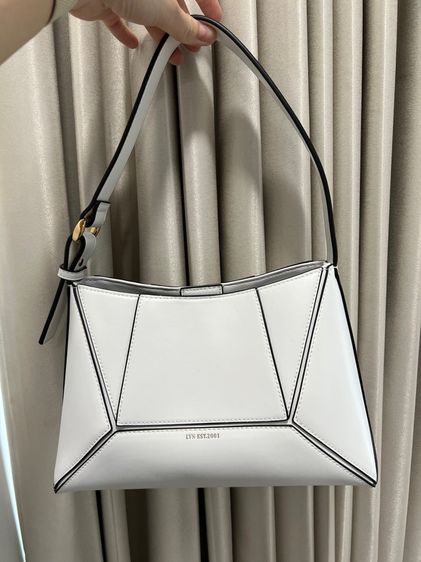 กระเป๋า Lynn