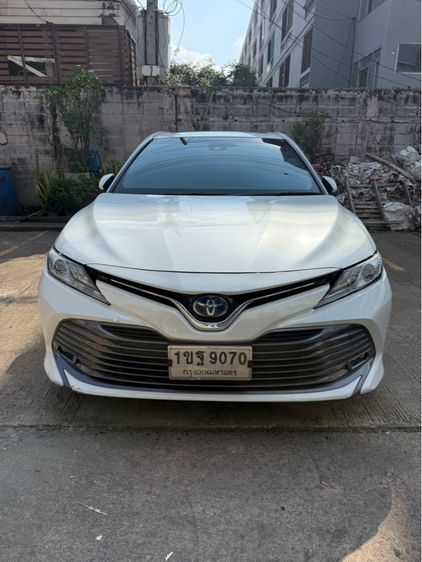 รถ Toyota Camry 2.4 Hybrid สี ขาว