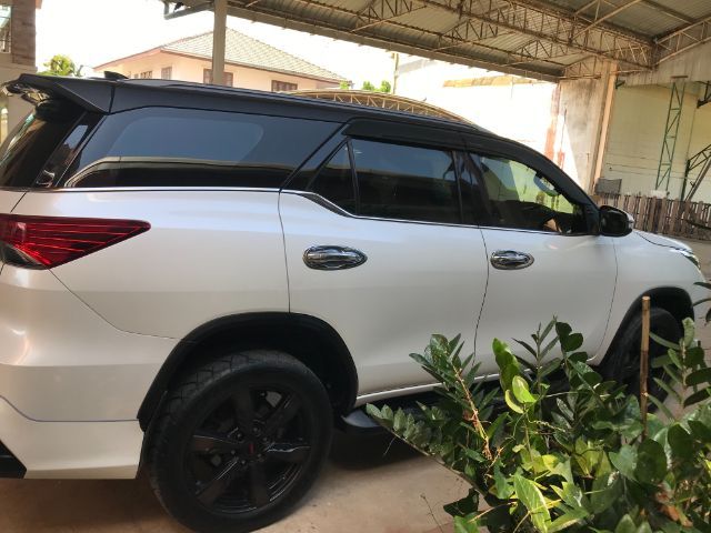 Toyota Fortuner 2017 2.4 V 4WD ดีเซล เกียร์อัตโนมัติ ขาว รูปที่ 4
