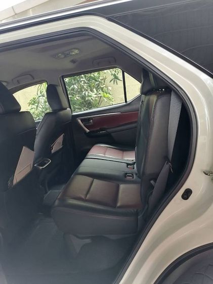Toyota Fortuner 2017 2.4 V 4WD ดีเซล เกียร์อัตโนมัติ ขาว รูปที่ 2