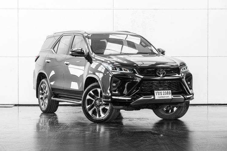 Toyota Fortuner 2021 2.8 Legender Black Top 4WD Utility-car ดีเซล ไม่ติดแก๊ส เกียร์อัตโนมัติ ดำ รูปที่ 2