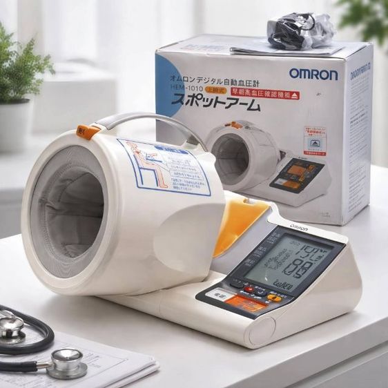 อุปกรณ์เพื่อสุขภาพ OMRON HEM-1010 เครื่องวัดความดันโลหิตแบบสอดแขน เป็นอุปกรณ์ทางการแพทย์ที่ใช้วัดความดันโลหิตบริเวณต้นแขน 
มีฟังก์ชันตรวจสอบภาวะความดันโลหิตสูง