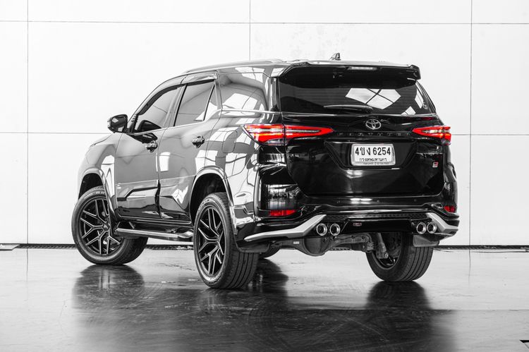 Toyota Fortuner 2022 2.8 GR Sport 4WD Utility-car ดีเซล ไม่ติดแก๊ส เกียร์อัตโนมัติ ดำ รูปที่ 4