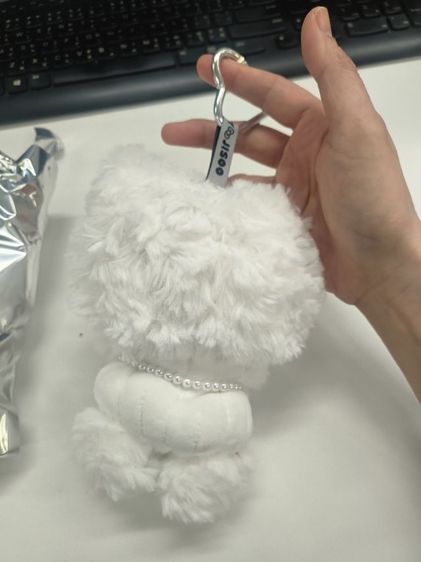 Sanrio Jisoo พวงกุญแจกล่องสุ่มตัว secret สีขาว ใหม่ 3000บาทรวมส่ง รูปที่ 3