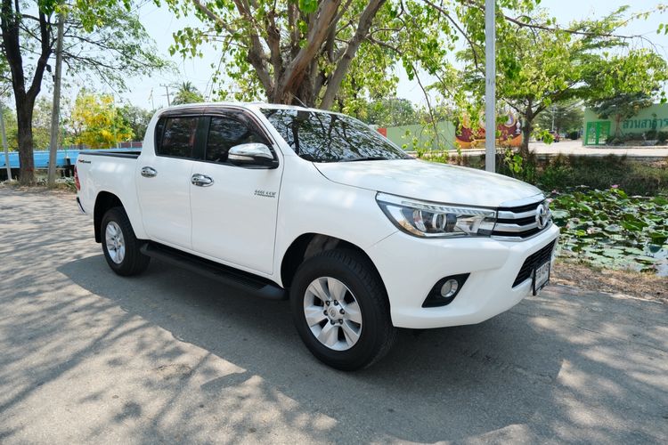 รถ Toyota Hilux Revo 2.4 E Prerunner สี ขาว