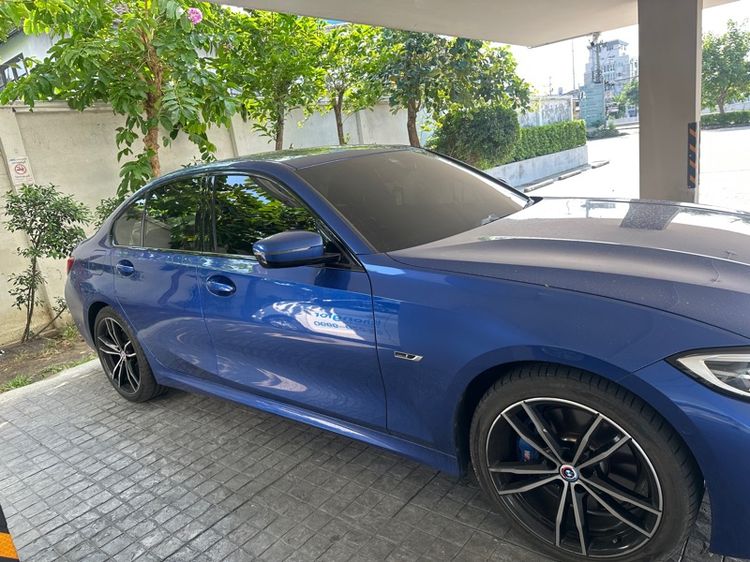 BMW Series 3 2022 330e Sedan ไฮบริด ไม่ติดแก๊ส เกียร์อัตโนมัติ น้ำเงิน รูปที่ 4
