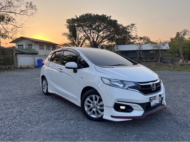 รถ Honda Jazz 1.5 V+ สี ขาว