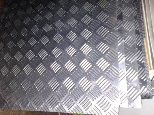 กระเบื้องสำหรับปูพื้น แผ่นลายอลูมิเนียมกันลื่น แผ่นลายอลูตีนเป็ด แผ่นลายปูพื้น 