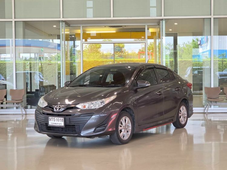 รถ Toyota Yaris ATIV 1.2 E สี เทา