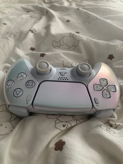 PS5 console with 2 controllers  รูปที่ 9