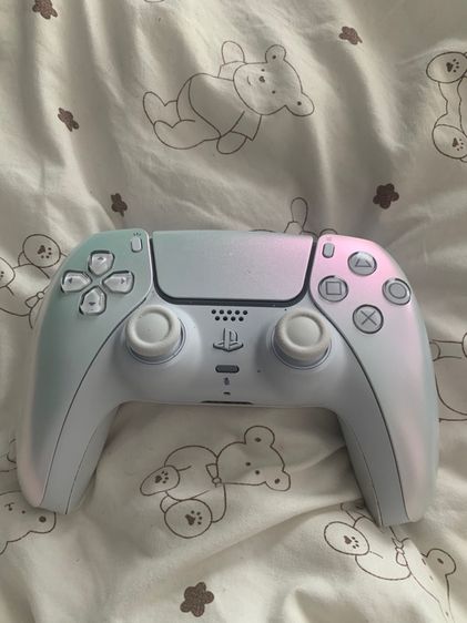 PS5 console with 2 controllers  รูปที่ 4