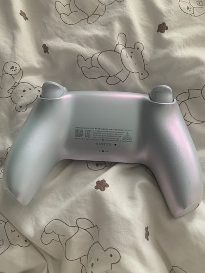 PS5 console with 2 controllers  รูปที่ 6