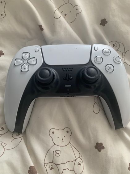 PS5 console with 2 controllers  รูปที่ 5