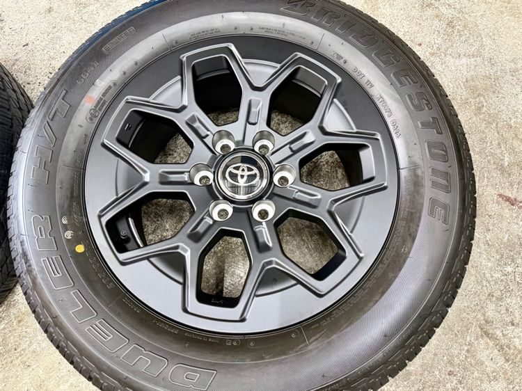 ล้อแม็ก TOYOTA TRAVO ขอบ 18” ถอดป้ายแดง ยาง BRIDGESTONE 265-60R18 ปี 26 ตุ่มหน้ายางอยู่ครบ รูปที่ 8