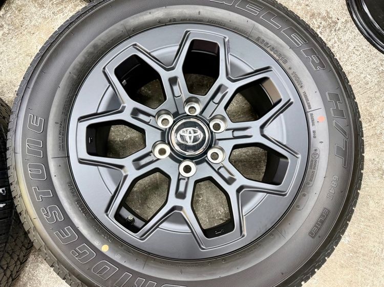 ล้อแม็ก TOYOTA TRAVO ขอบ 18” ถอดป้ายแดง ยาง BRIDGESTONE 265-60R18 ปี 26 ตุ่มหน้ายางอยู่ครบ รูปที่ 6