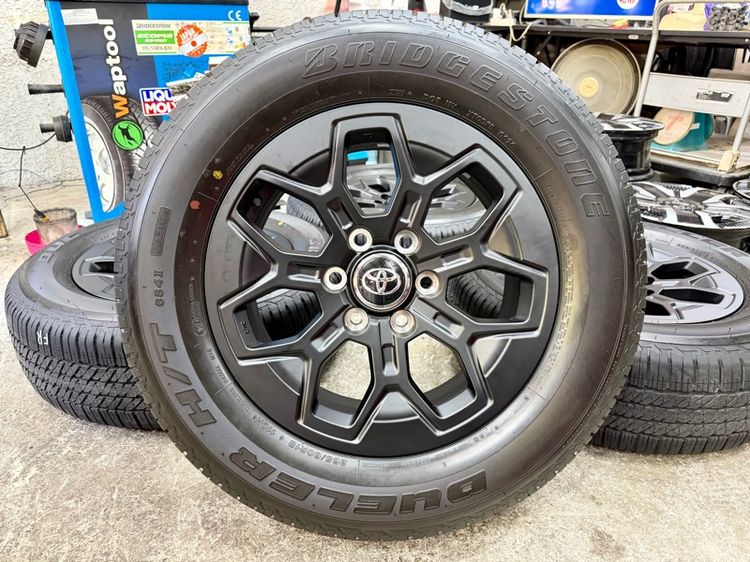 18" ล้อแม็ก TOYOTA TRAVO ขอบ 18” ถอดป้ายแดง ยาง BRIDGESTONE 265-60R18 ปี 26 ตุ่มหน้ายางอยู่ครบ