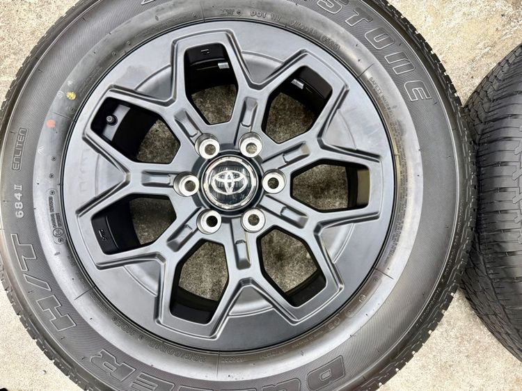 ล้อแม็ก TOYOTA TRAVO ขอบ 18” ถอดป้ายแดง ยาง BRIDGESTONE 265-60R18 ปี 26 ตุ่มหน้ายางอยู่ครบ รูปที่ 5