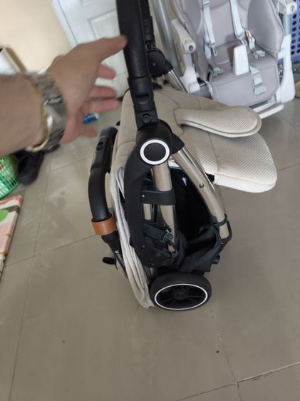 รถเข็นเด็ก KikkaBoo รุ่น Eden เป็นรถเข็นเด็กพับอัตโนมัติ น้ำหนักเบาที่เหมาะสำหรับการเดินทาง. รูปที่ 7