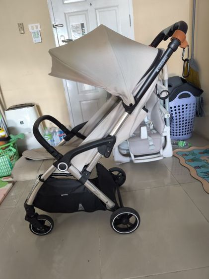 รถเข็นเด็ก KikkaBoo รุ่น Eden เป็นรถเข็นเด็กพับอัตโนมัติ น้ำหนักเบาที่เหมาะสำหรับการเดินทาง.