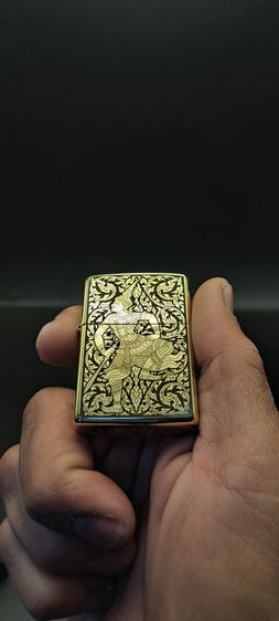 ไฟแช็คซิปโป้ สีทองเงา คัสต้อมแกะลายพระลักษณ์  1ด้าน รูปที่ 10